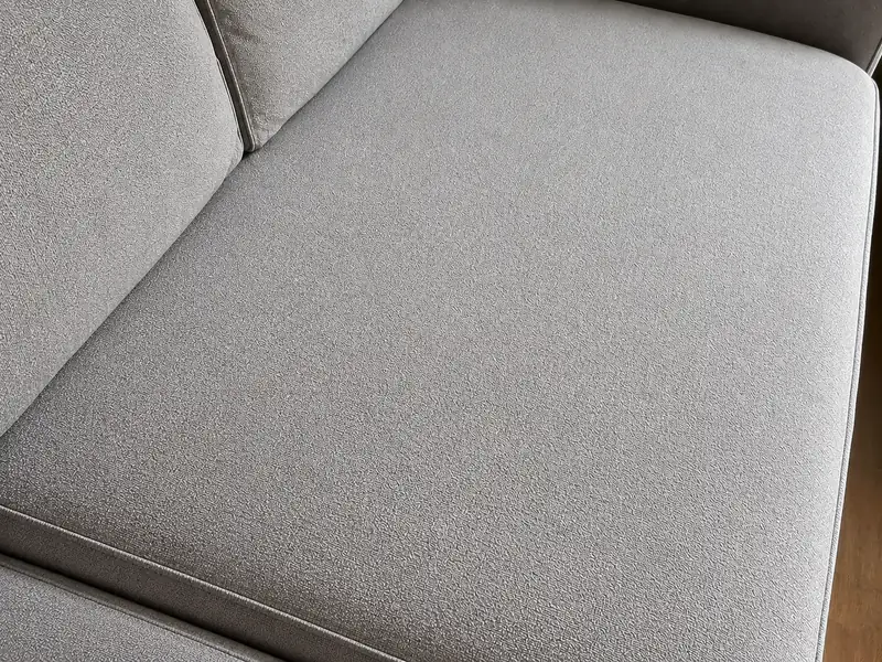 Assise de canapé en tissu, vue rapprochée, après nettoyage