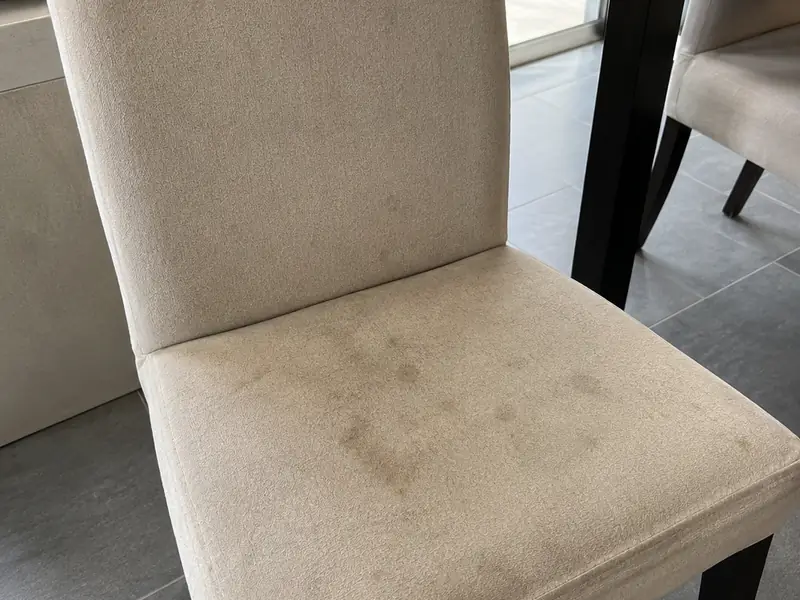 Chaise en tissu avant nettoyage
