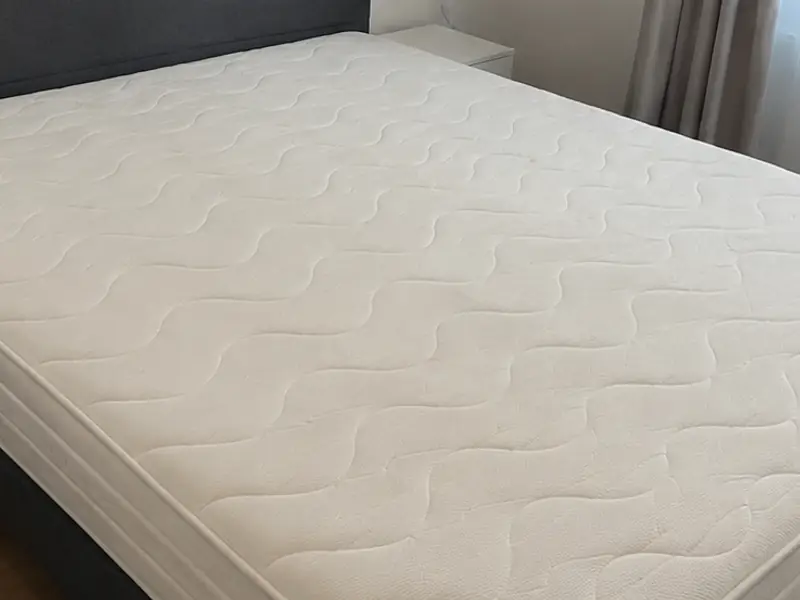 Matelas deux places après nettoyage