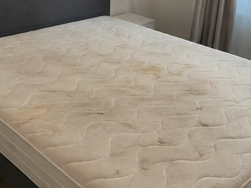 Matelas deux places avant nettoyage